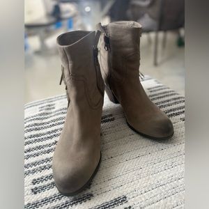 New , never worn display shoes !